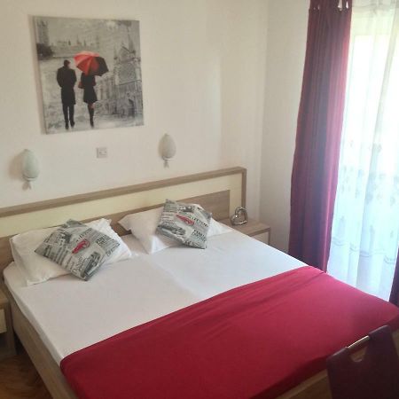 Apartmani Adriatic Ana Новаля Екстериор снимка
