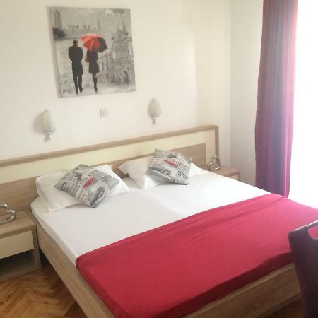 Apartmani Adriatic Ana Новаля Екстериор снимка