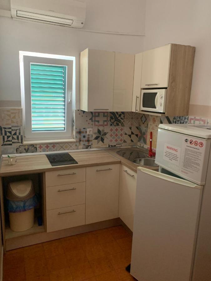 Apartmani Adriatic Ana Новаля Екстериор снимка