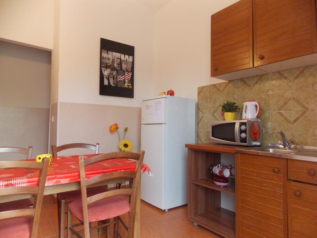 Apartmani Adriatic Ana Новаля Екстериор снимка