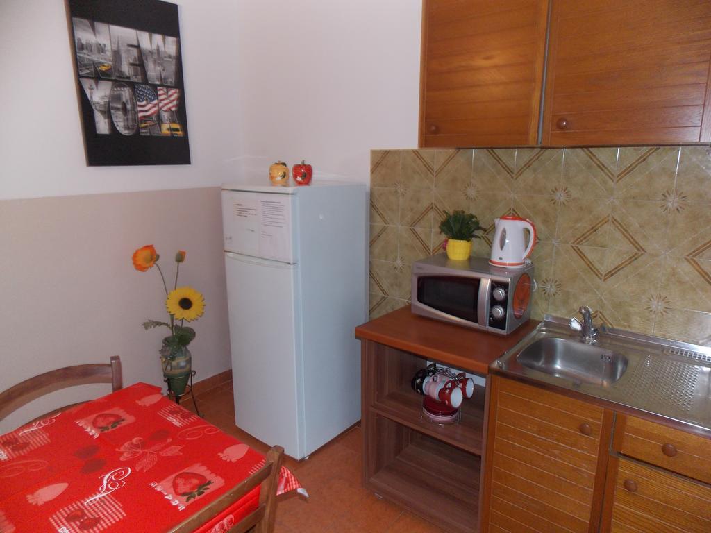 Apartmani Adriatic Ana Новаля Екстериор снимка