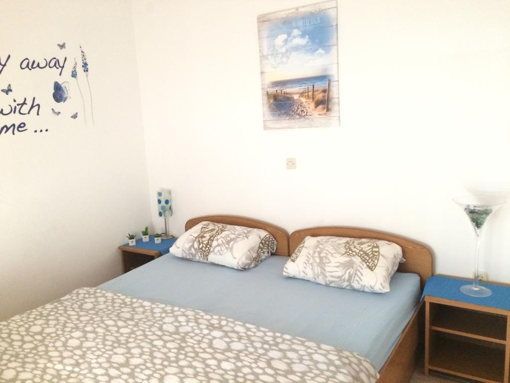Apartmani Adriatic Ana Новаля Екстериор снимка