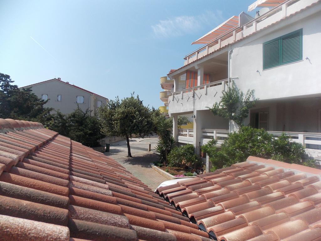 Apartmani Adriatic Ana Новаля Екстериор снимка