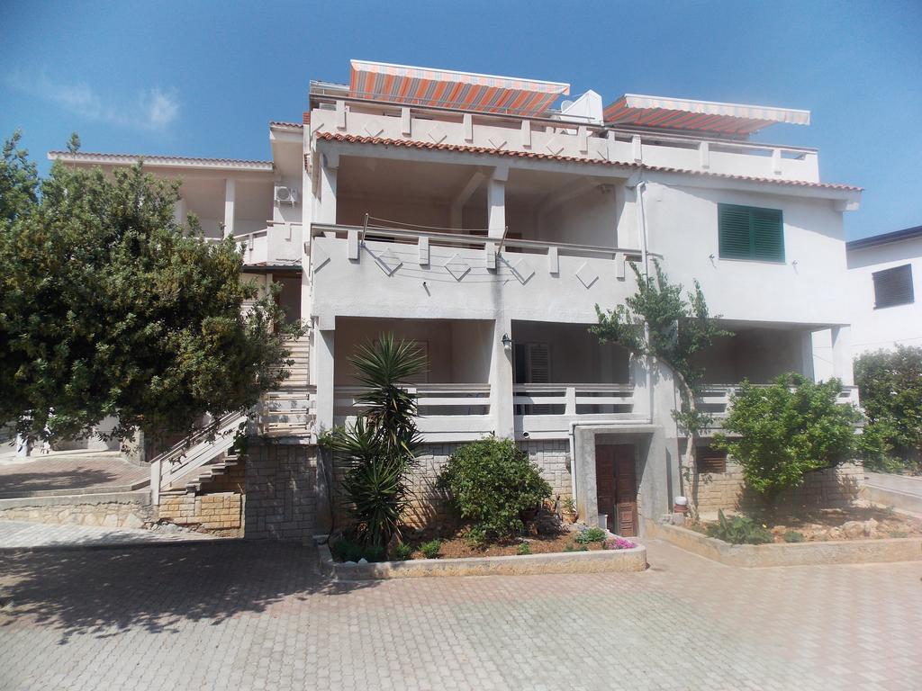 Apartmani Adriatic Ana Новаля Екстериор снимка