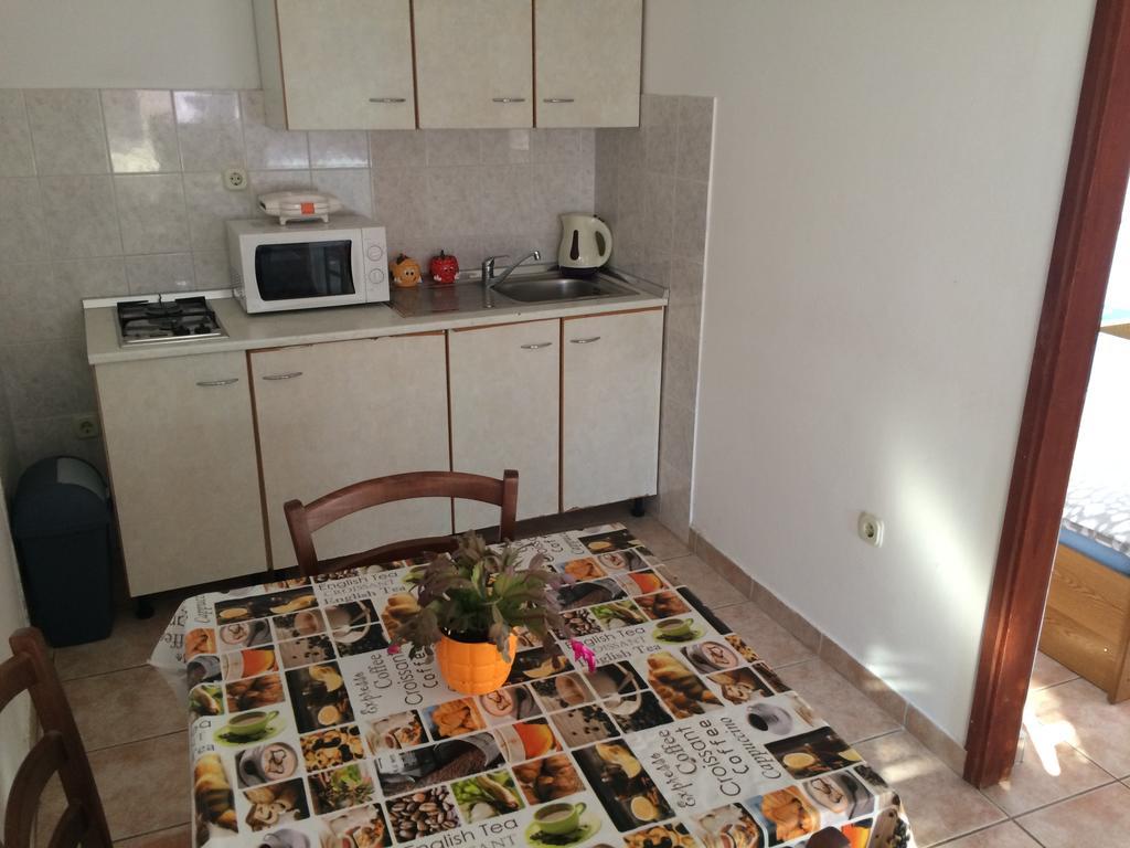Apartmani Adriatic Ana Новаля Екстериор снимка