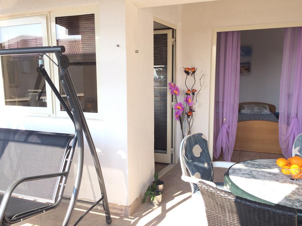 Apartmani Adriatic Ana Новаля Екстериор снимка