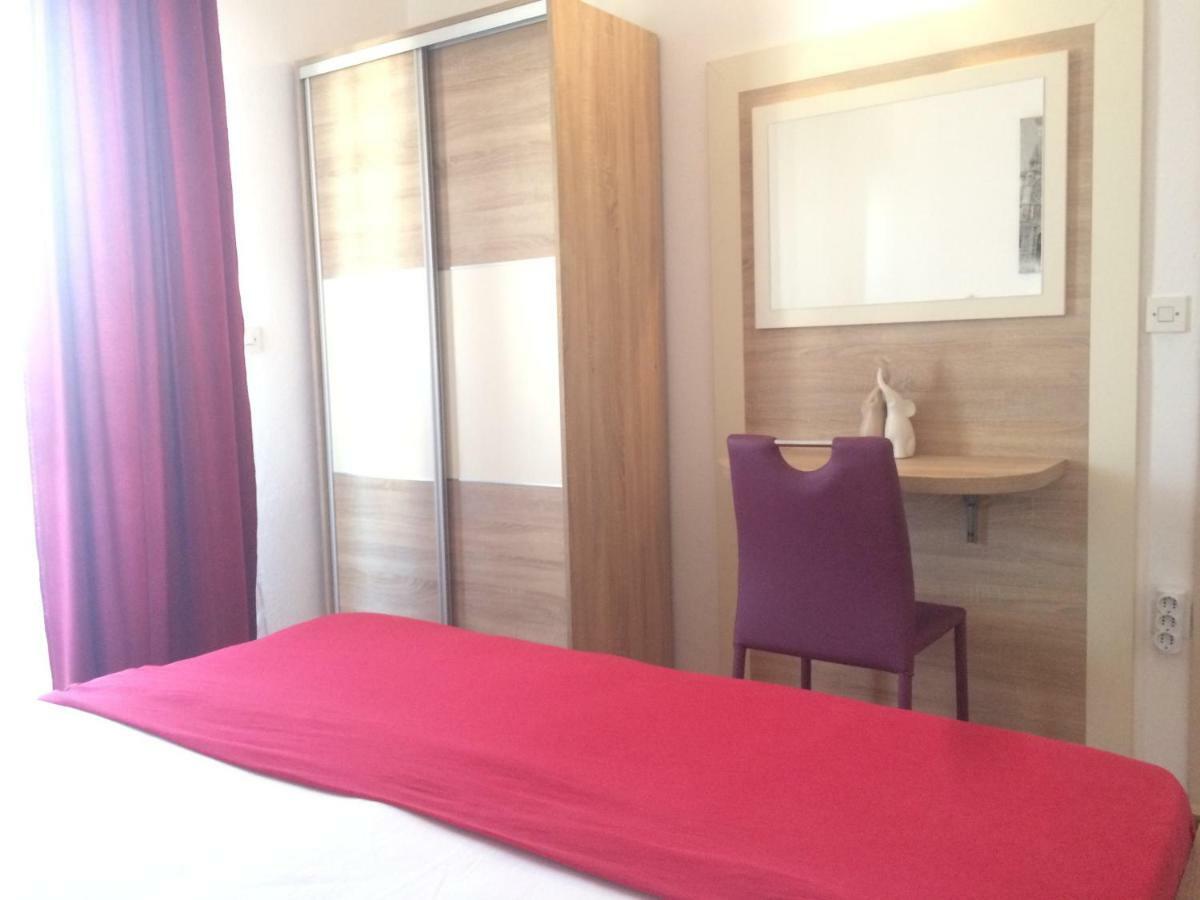 Apartmani Adriatic Ana Новаля Екстериор снимка